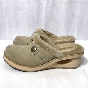 Skecher’s Tan Suede Faux Fur Lined Mules